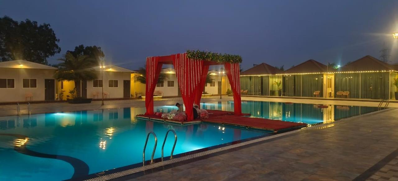 Vss Lawns & Resorts Llp Shahada Exterior photo
