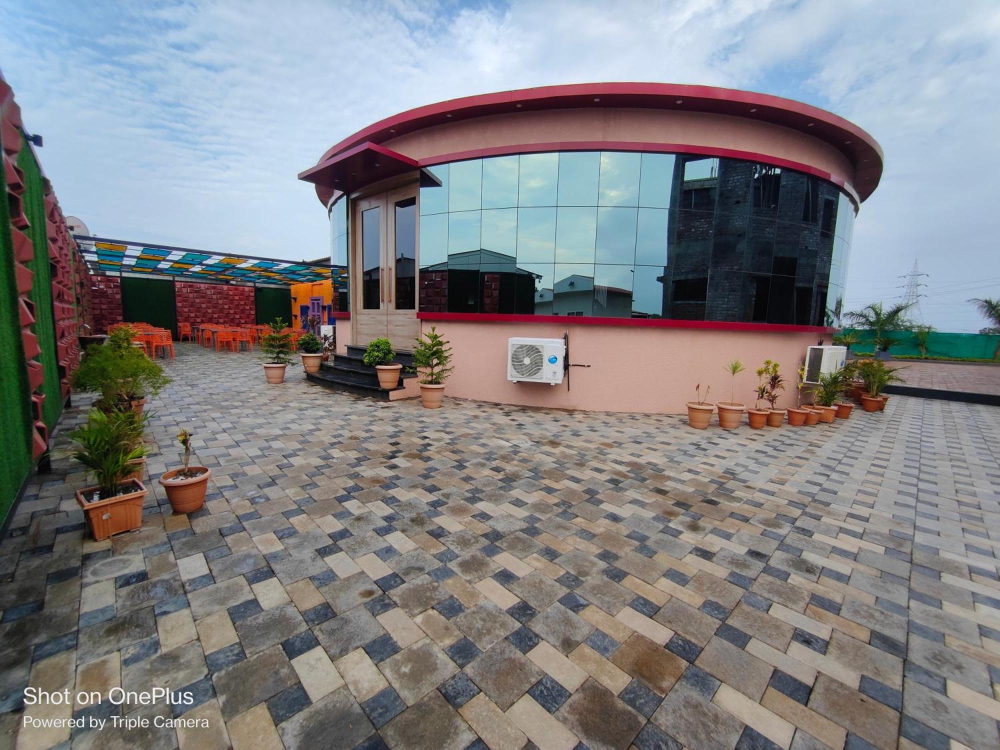 Vss Lawns & Resorts Llp Shahada Exterior photo
